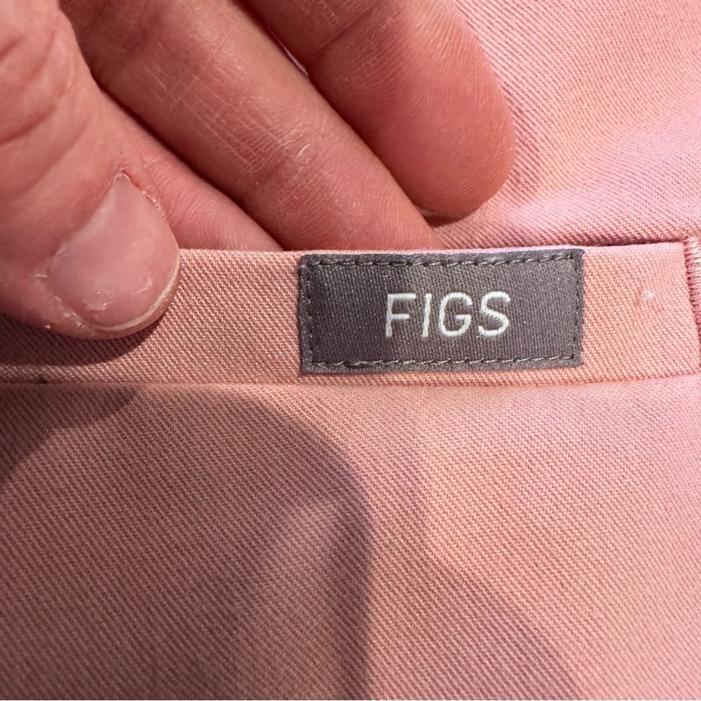 Figs Women's Wide Leg Scrub Set in Light Pink - Picture 3 of 13